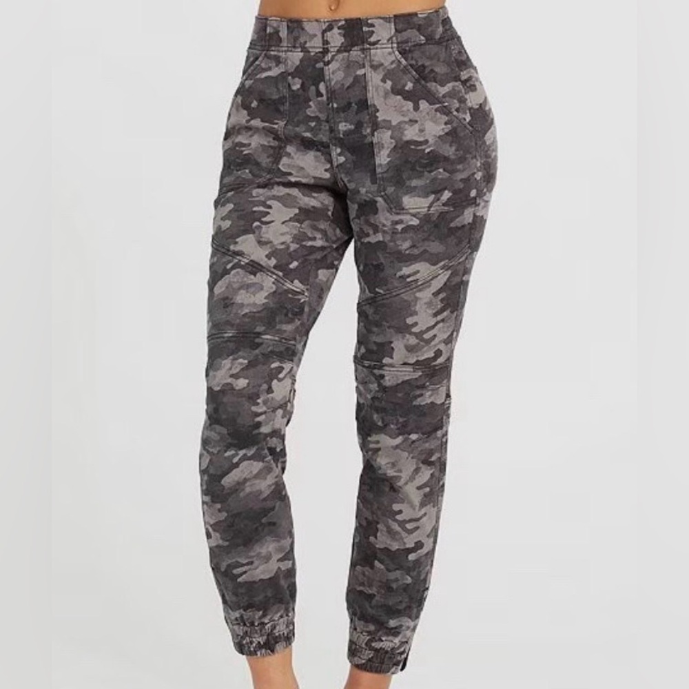 SPANX Women's Camouflage Joggers - Black and Gray